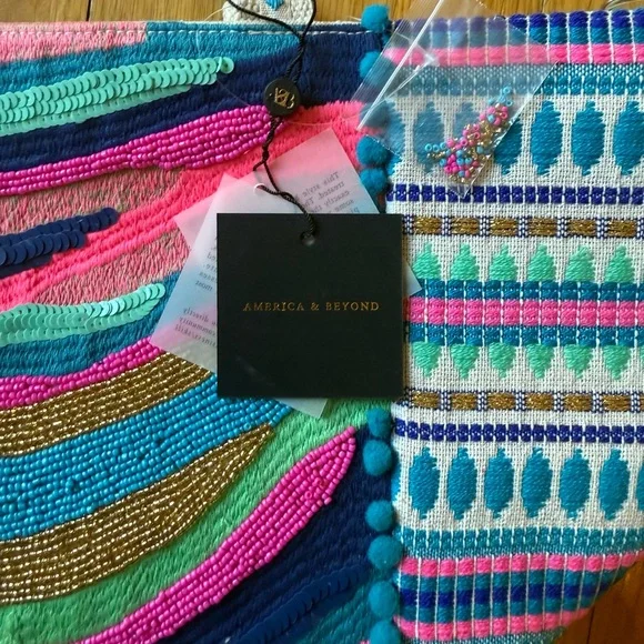 NWT America & Beyond Tote - Picture 4 of 5